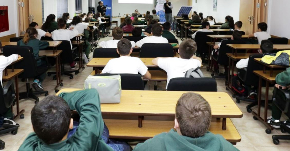 Si eres docentes y te encuentras en la búsqueda laboral en este artículo te explicamos como enviar cv a colegios privados